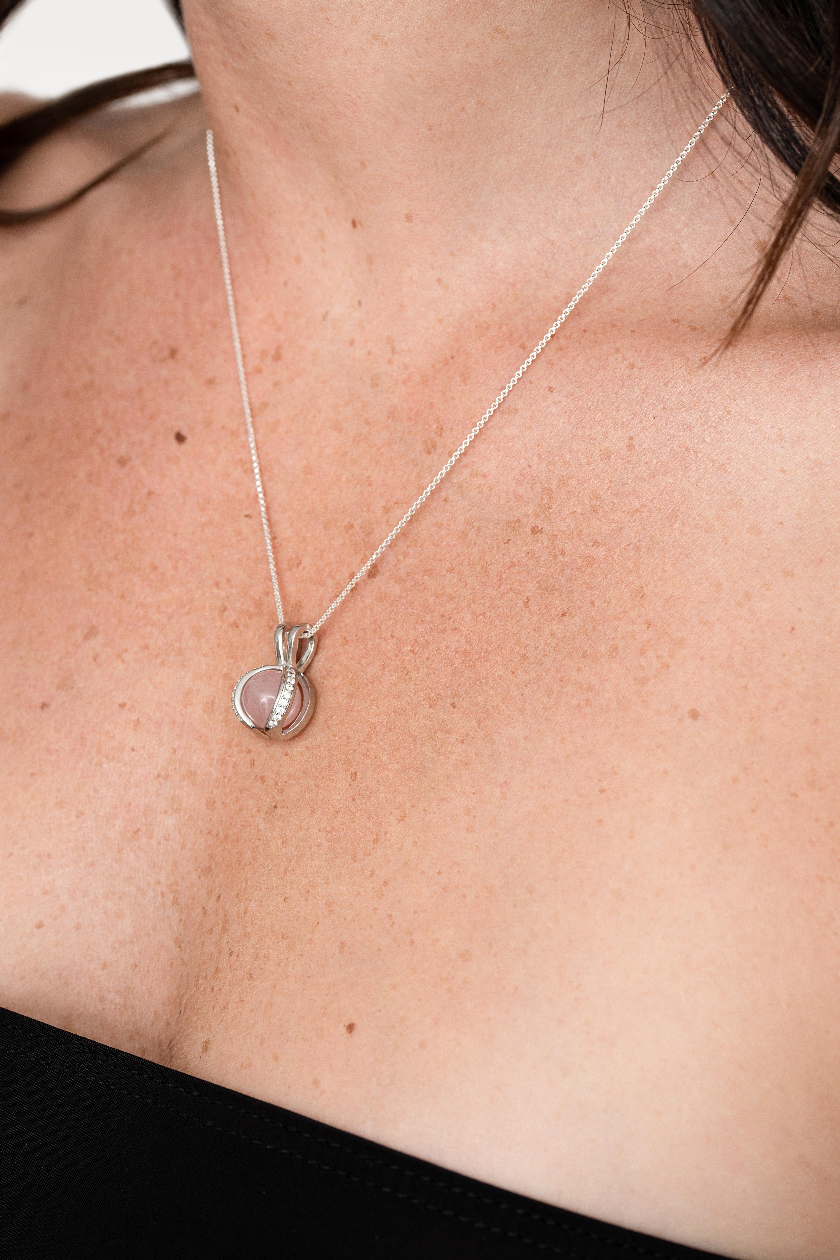 Photo mannequin collier zircons pierre quartero interchangeable